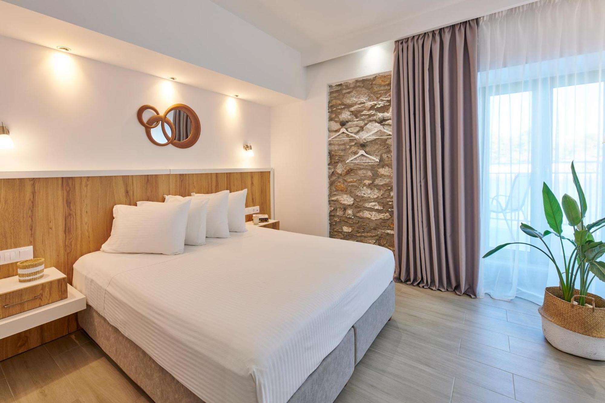 The Water Aparthotel Skiathos-stad Buitenkant foto